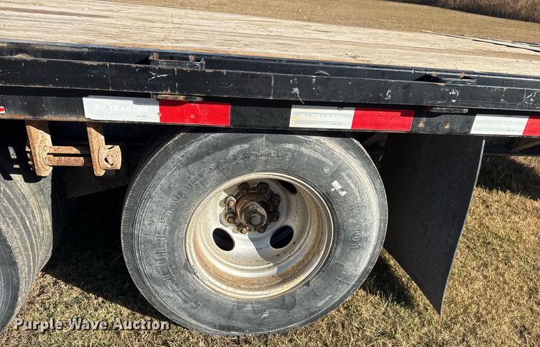 image for item DO7586 2017 PJ Trailers FD402 flatbed trailer