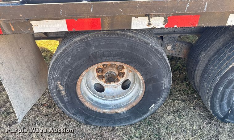 image for item DO7586 2017 PJ Trailers FD402 flatbed trailer