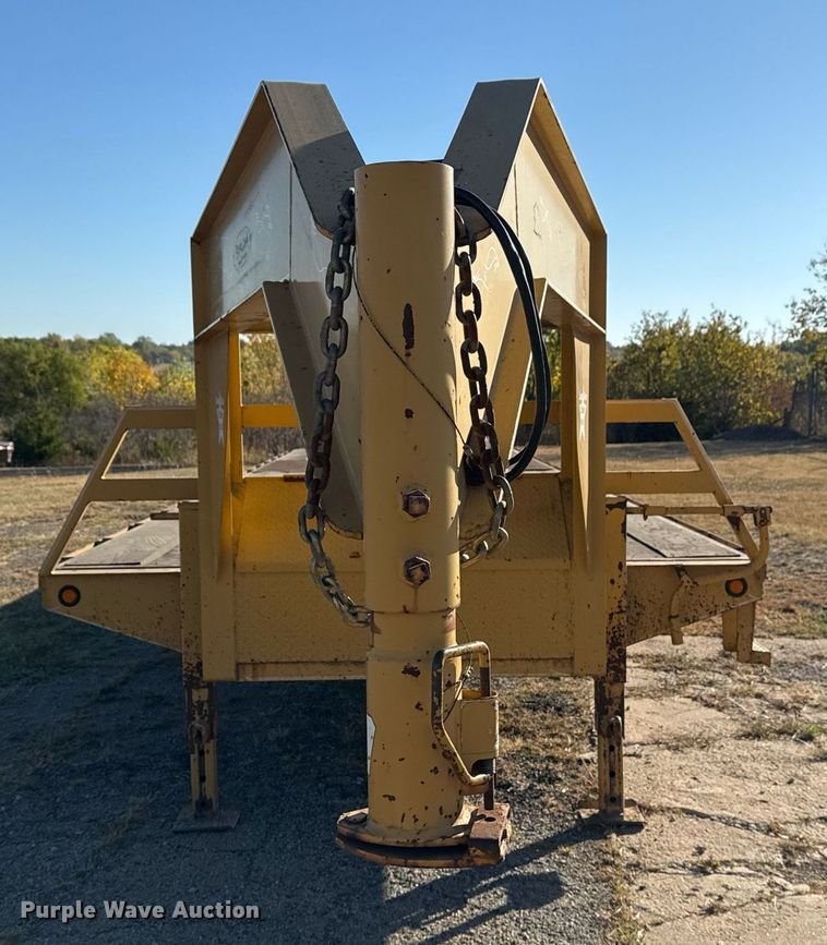 image for item DO7587 2005 Lonestar flatbed trailer