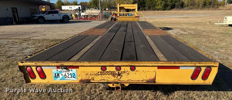 image for item DO7587 2005 Lonestar flatbed trailer