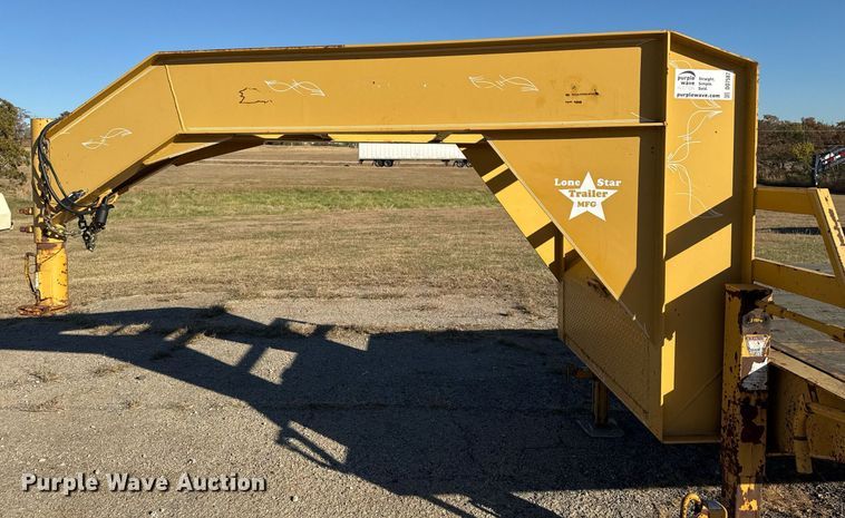 image for item DO7587 2005 Lonestar flatbed trailer