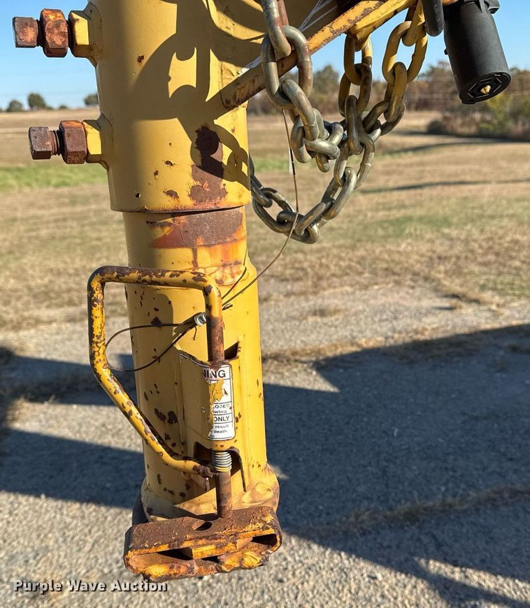 image for item DO7587 2005 Lonestar flatbed trailer