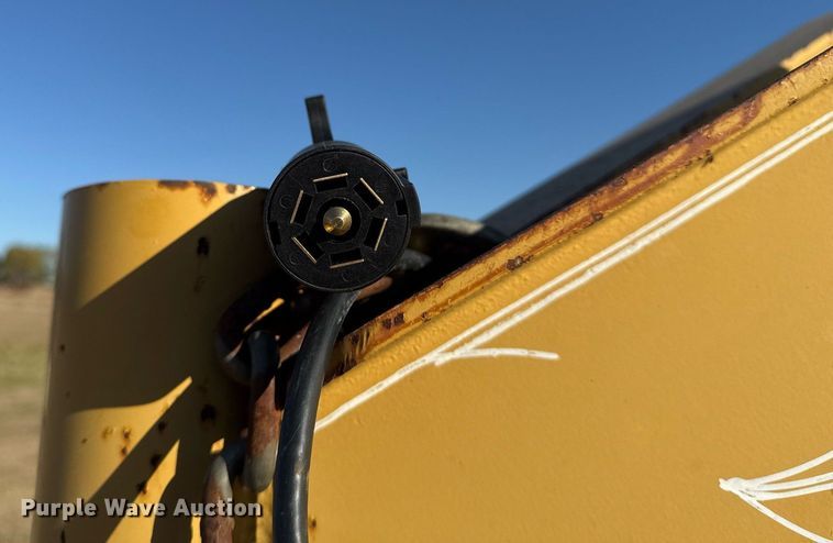 image for item DO7587 2005 Lonestar flatbed trailer