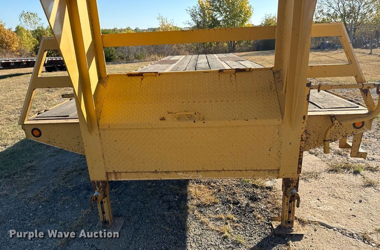 image for item DO7587 2005 Lonestar flatbed trailer