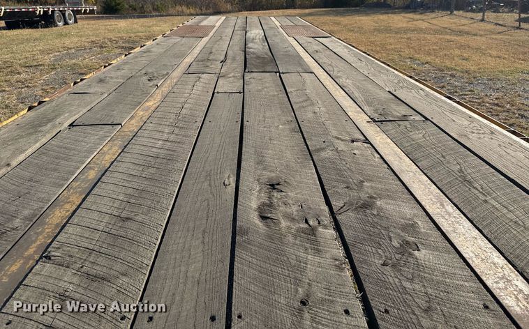 image for item DO7587 2005 Lonestar flatbed trailer