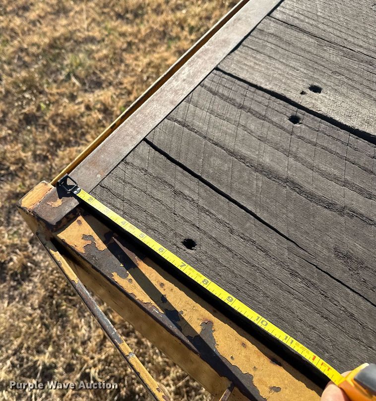 image for item DO7587 2005 Lonestar flatbed trailer