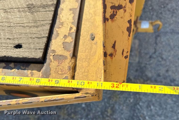 image for item DO7587 2005 Lonestar flatbed trailer