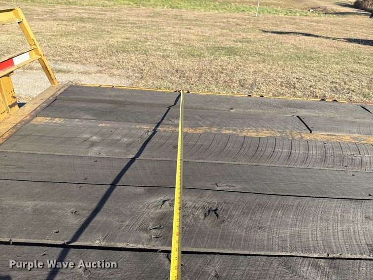 image for item DO7587 2005 Lonestar flatbed trailer