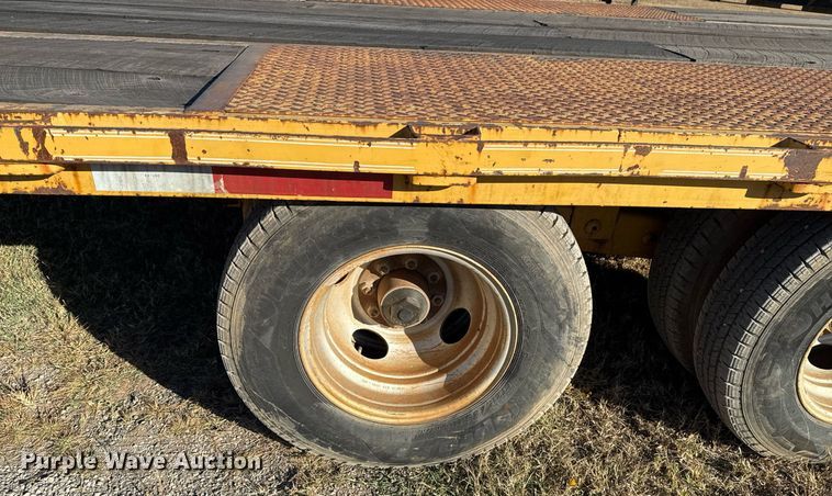 image for item DO7587 2005 Lonestar flatbed trailer