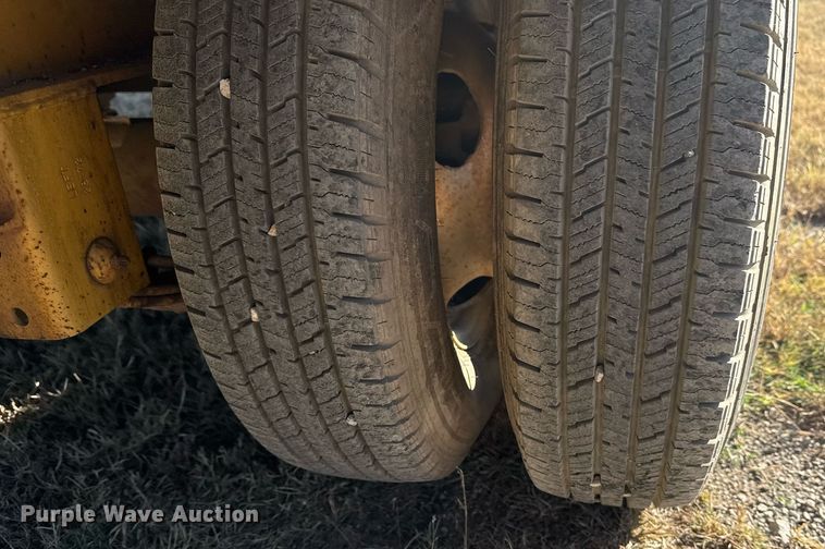 image for item DO7587 2005 Lonestar flatbed trailer