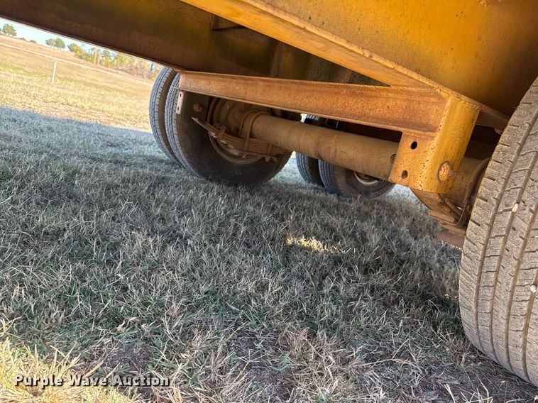 image for item DO7587 2005 Lonestar flatbed trailer