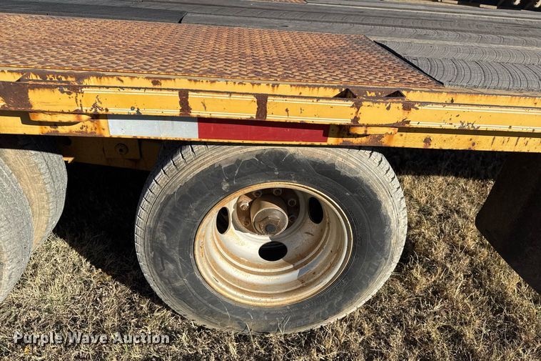 image for item DO7587 2005 Lonestar flatbed trailer
