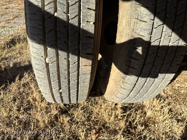 image for item DO7587 2005 Lonestar flatbed trailer