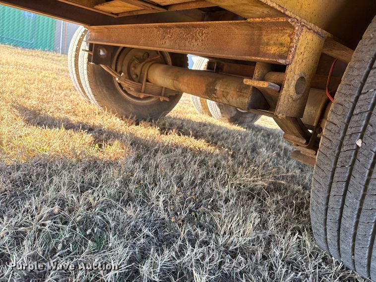 image for item DO7587 2005 Lonestar flatbed trailer