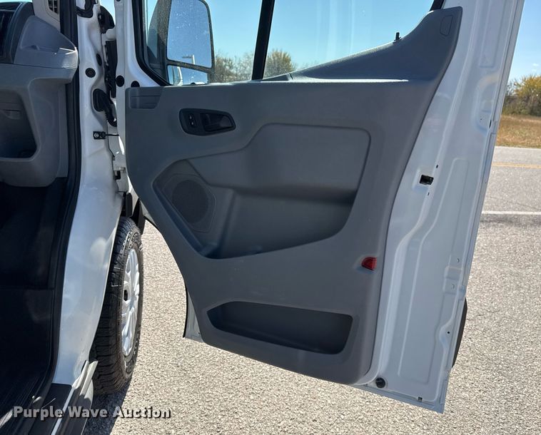 image for item DO7597 2015 Ford Transit 350 XLT van