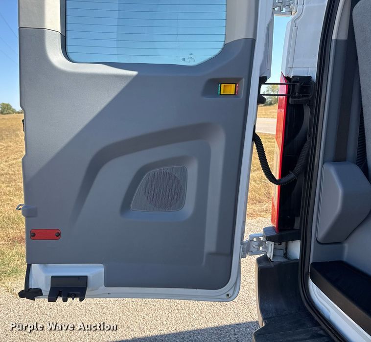 image for item DO7597 2015 Ford Transit 350 XLT van