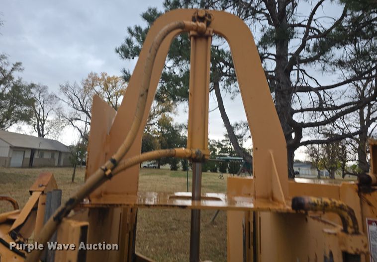 image for item DQ5275 Bandit 250 wood chipper