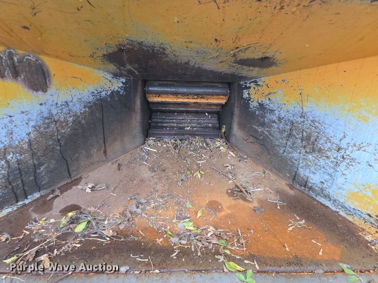 image for item DQ5275 Bandit 250 wood chipper