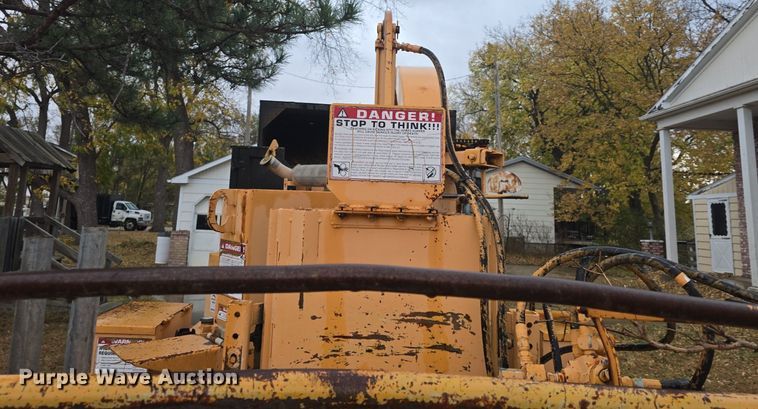 image for item DQ5275 Bandit 250 wood chipper