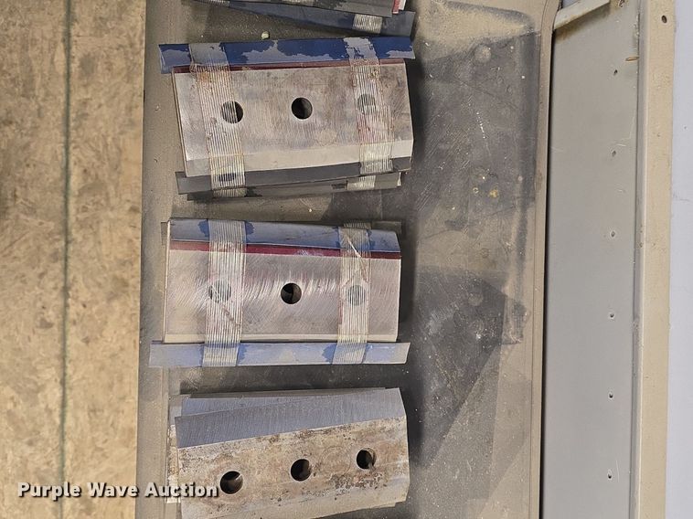 image for item DQ5275 Bandit 250 wood chipper