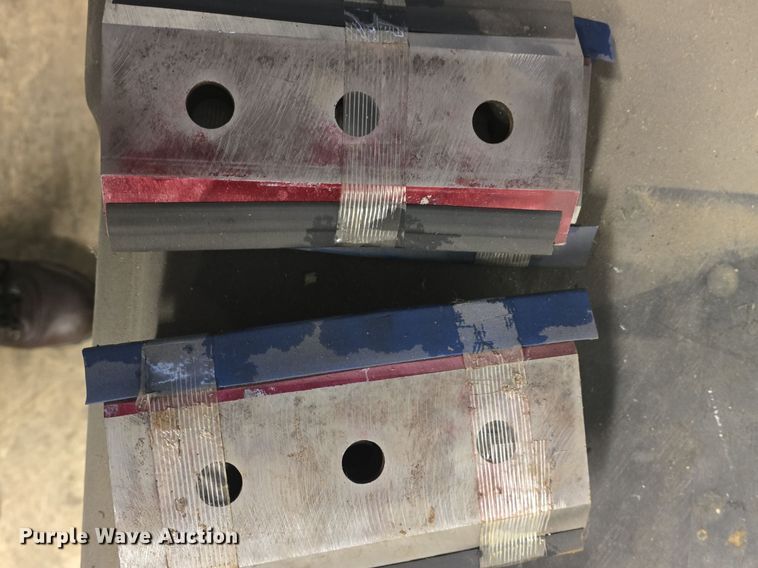 image for item DQ5275 Bandit 250 wood chipper