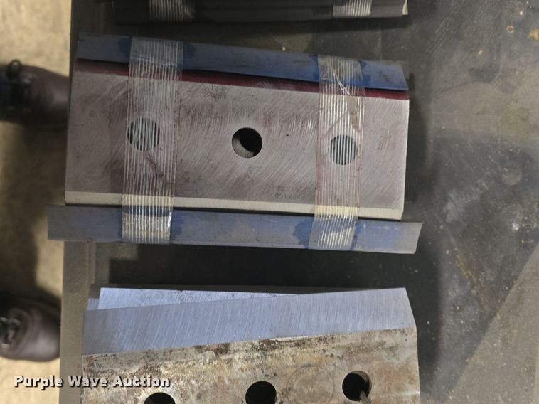 image for item DQ5275 Bandit 250 wood chipper