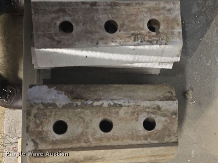 image for item DQ5275 Bandit 250 wood chipper