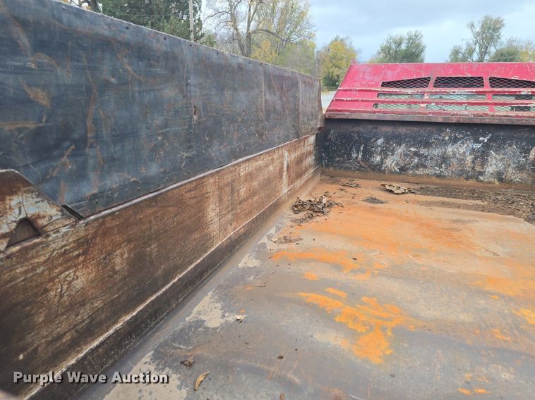 image for item DQ5288 2004 Ford F550 Super Duty XL dump truck