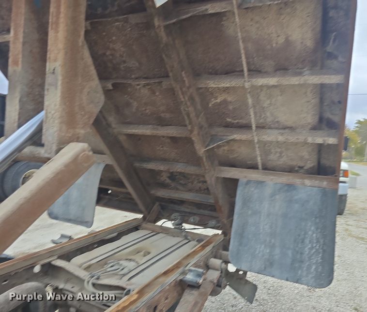 image for item DQ5288 2004 Ford F550 Super Duty XL dump truck