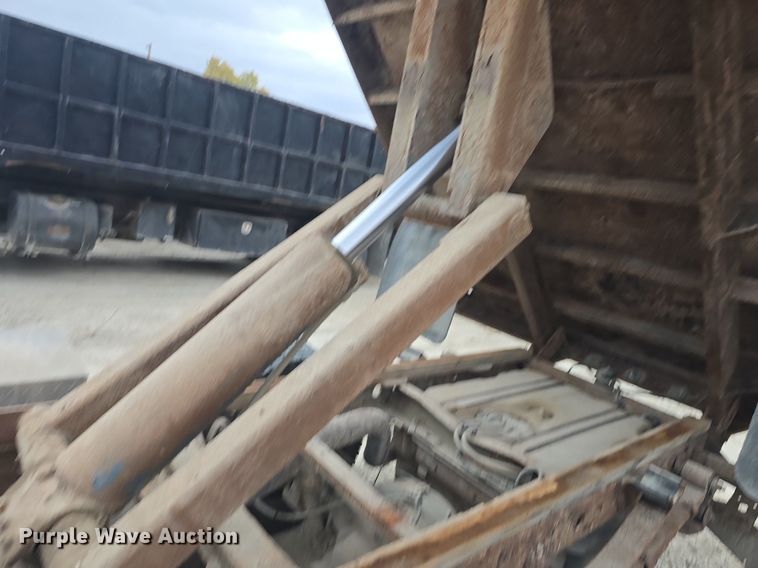 image for item DQ5288 2004 Ford F550 Super Duty XL dump truck