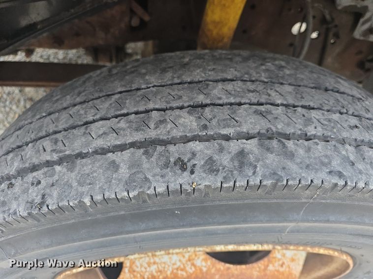 image for item DQ5288 2004 Ford F550 Super Duty XL dump truck