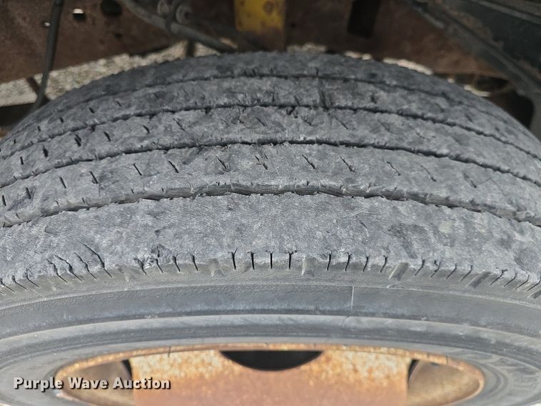 image for item DQ5288 2004 Ford F550 Super Duty XL dump truck