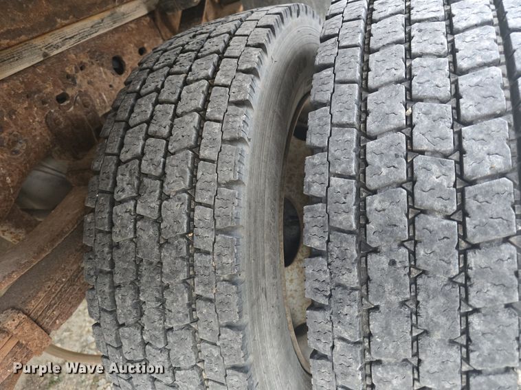 image for item DQ5288 2004 Ford F550 Super Duty XL dump truck