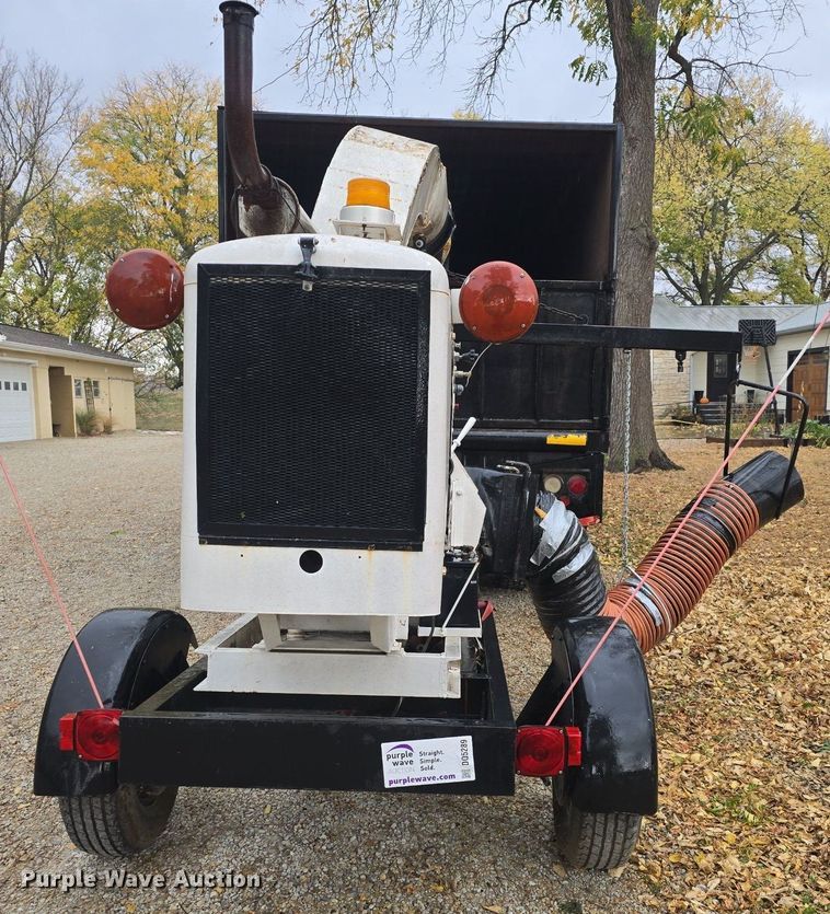 image for item DQ5289 American Road Machinery LL 1500-3T leaf vacuum