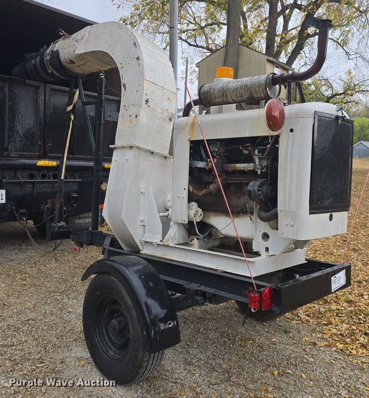 image for item DQ5289 American Road Machinery LL 1500-3T leaf vacuum