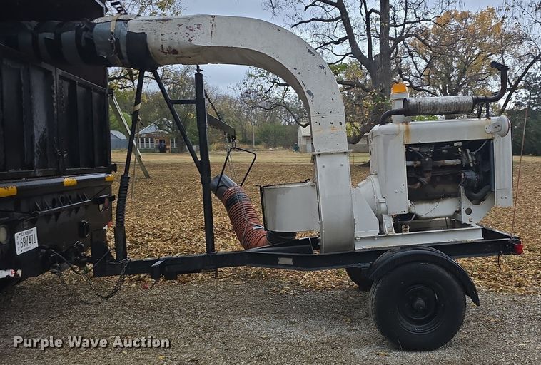 image for item DQ5289 American Road Machinery LL 1500-3T leaf vacuum