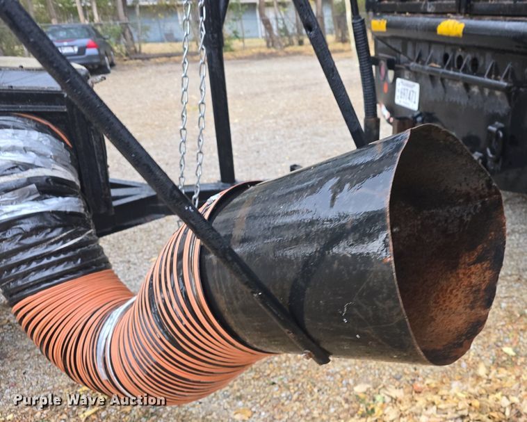 image for item DQ5289 American Road Machinery LL 1500-3T leaf vacuum