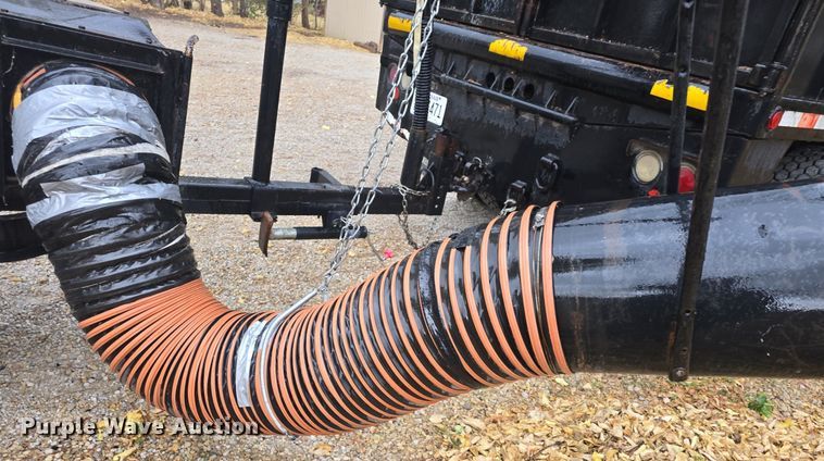 image for item DQ5289 American Road Machinery LL 1500-3T leaf vacuum