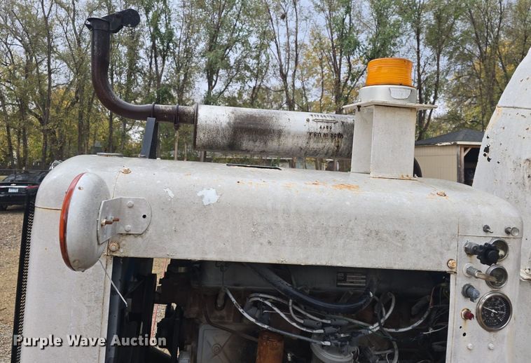 image for item DQ5289 American Road Machinery LL 1500-3T leaf vacuum