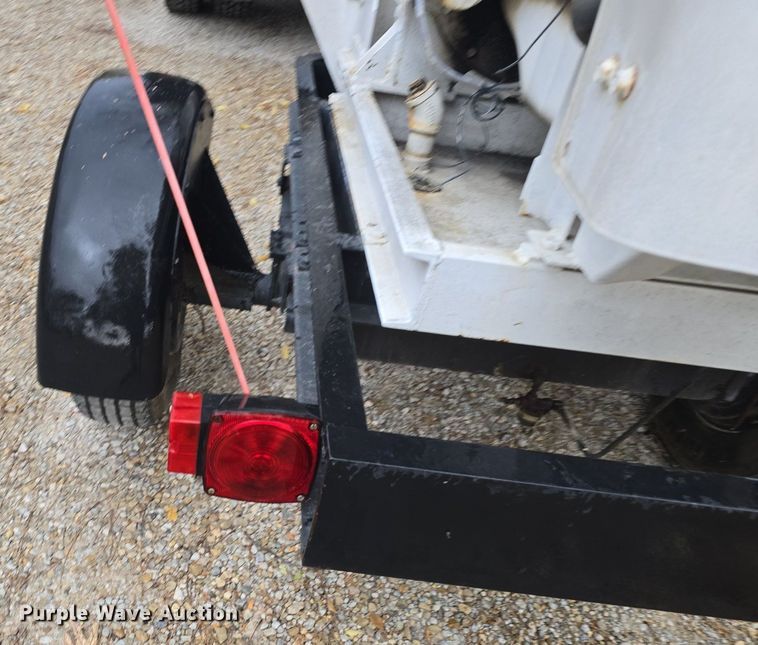 image for item DQ5289 American Road Machinery LL 1500-3T leaf vacuum