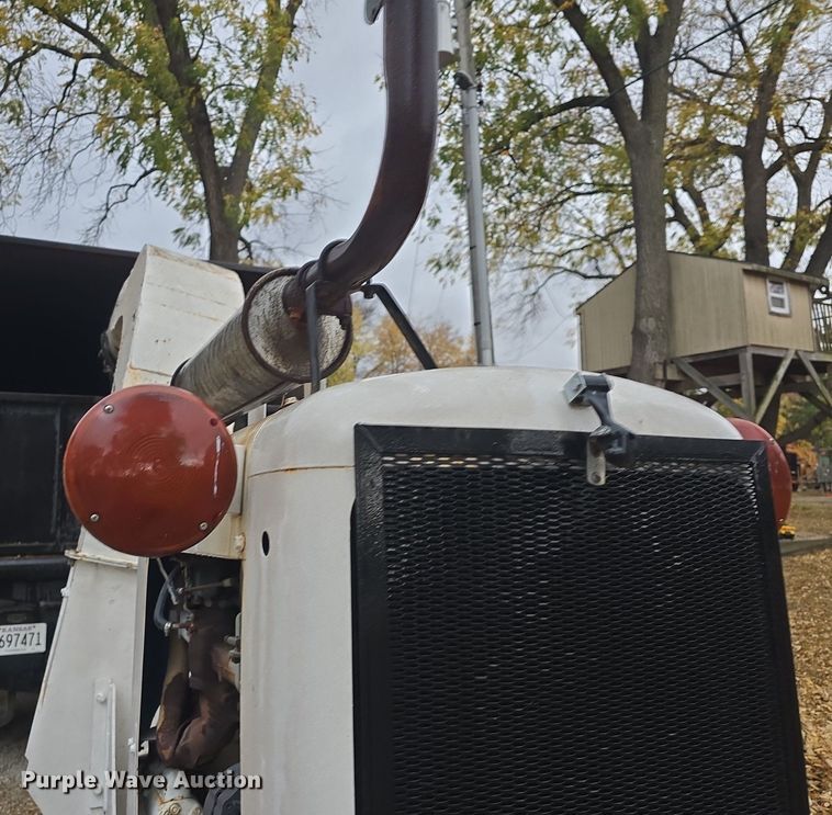 image for item DQ5289 American Road Machinery LL 1500-3T leaf vacuum