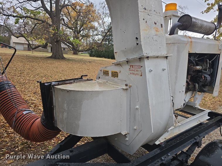 image for item DQ5289 American Road Machinery LL 1500-3T leaf vacuum