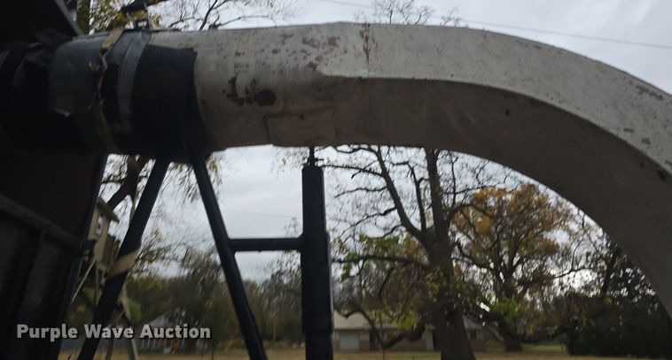 image for item DQ5289 American Road Machinery LL 1500-3T leaf vacuum