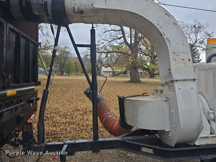 image for item DQ5289 American Road Machinery LL 1500-3T leaf vacuum