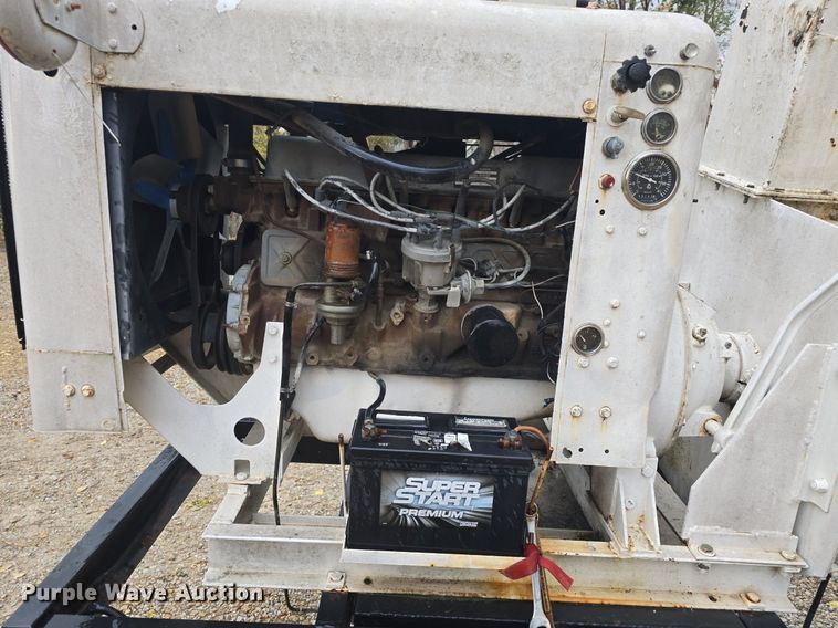 image for item DQ5289 American Road Machinery LL 1500-3T leaf vacuum