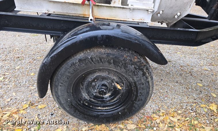 image for item DQ5289 American Road Machinery LL 1500-3T leaf vacuum