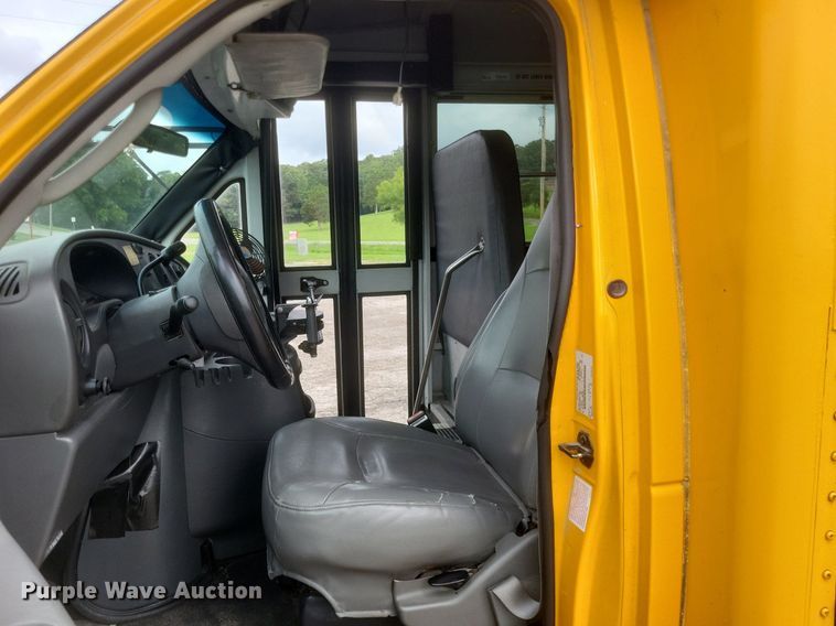 image for item DR4887 2003 Thomas E450 Super Duty  school bus