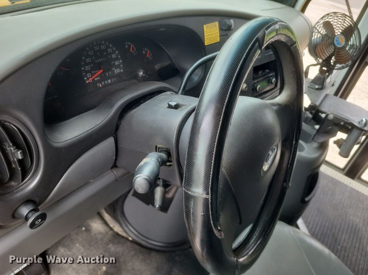 image for item DR4887 2003 Thomas E450 Super Duty  school bus