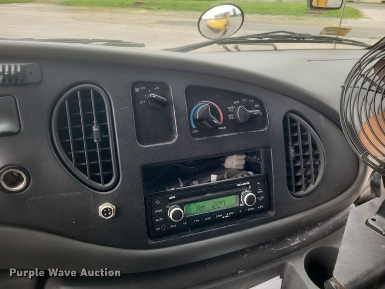 image for item DR4887 2003 Thomas E450 Super Duty  school bus