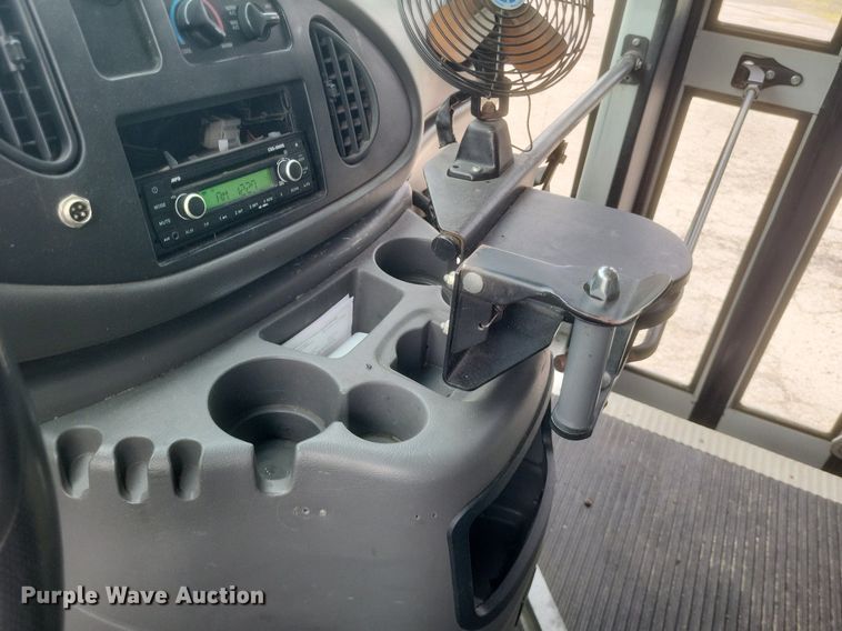 image for item DR4887 2003 Thomas E450 Super Duty  school bus